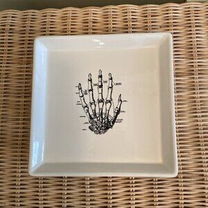 EXCLUSIVE HALLOWEEN MAGENTA RAE DUNN 8.5”SQUARE PLATE SKELETON HAND